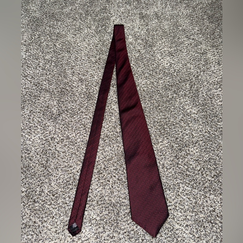 DKNY maroon tie NWT
